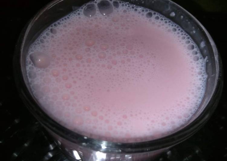 Step-by-Step Guide to Make Favorite Strawberries Shake