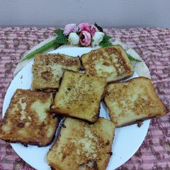 A picture of French toast.