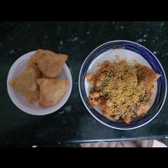 A picture of Aloo samosa.
