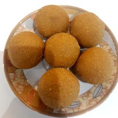 A picture of Peanut butter ladoos.