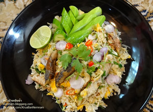 รูปของ ข้าวผัดปลาทูสมุนไพร