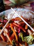 Pollo con vegetales tipo chop suey (chap sui)