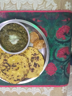 मक्की की रोटी और सरसों का साग (Makki ki roti aur sarson ka saag recipe in Hindi) रेसिपी मुख्य फोटो