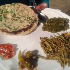 A picture of Missi roti.