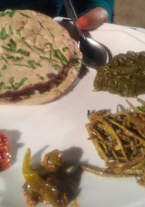 A picture of Missi roti.