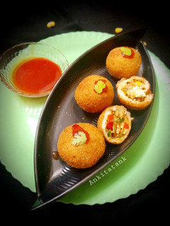 બ્રેડ પીઝા બોમ્બ (Bread Pizza Bomb Recipe In Gujarati) રેસીપી મુખ્ય ફોટો