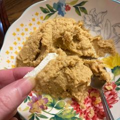 A picture of Easy hummus without Tahini.