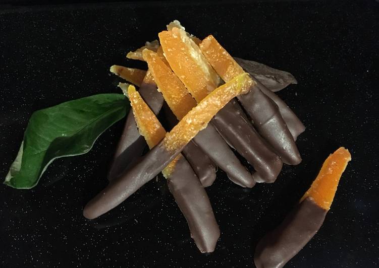 Scorze d&#39;arance candite al cioccolato