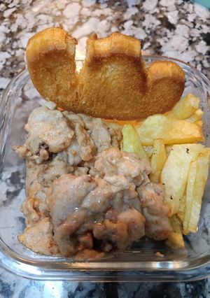 Una foto de Pollo con salsa de almendras