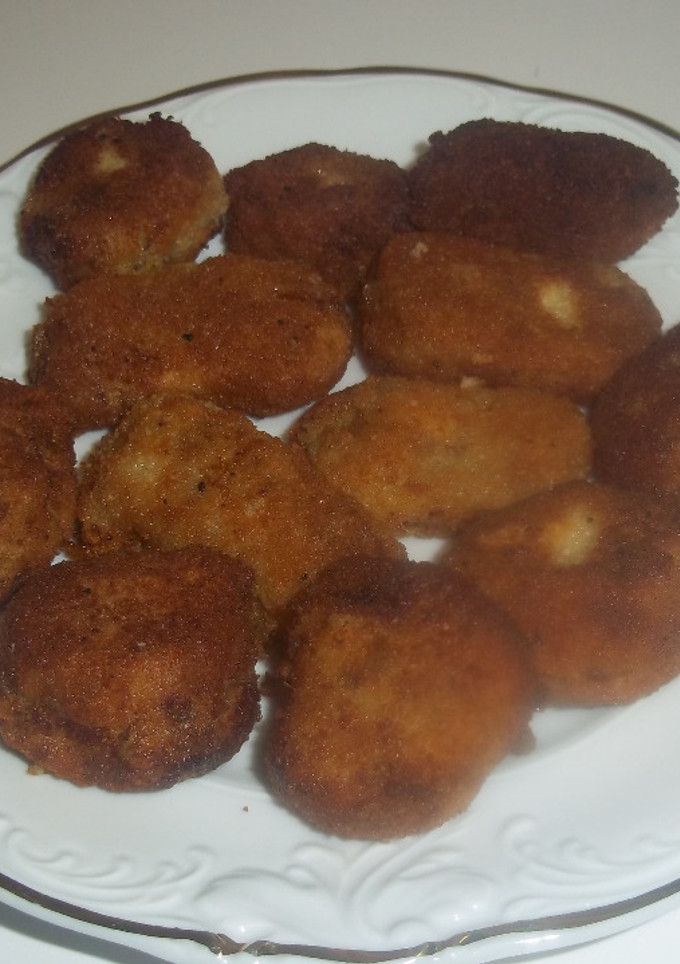 Una foto de Croquetas de queso de cabra con pistachos