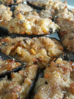 Una foto de Mejillones rellenos de marisco