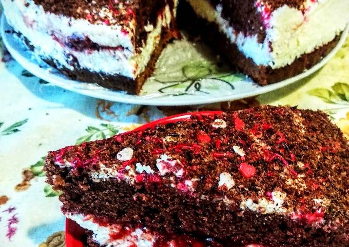 Шоколадный торт с вишней и творожным кремом - рецепты с фото