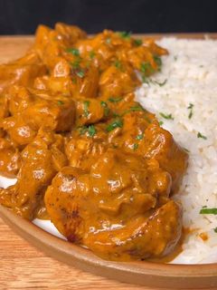 Una foto de Arroz con pollo sabroso