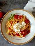 Sedanini con pomodori, anacardi e stracciatella
