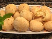 Una foto de pan de yuca sin huevo
