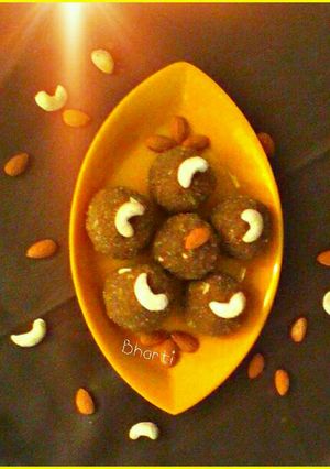 A picture of Methi ke Laddu.