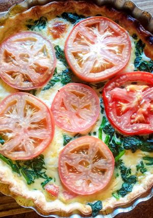 Una foto de Tarta de espinaca, queso y tomate