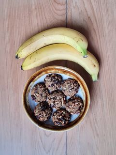 Una foto de Cookies saludables de banana y legumbre texturizada 🍌 Proteicas, sin azúcar agregado, sin gluten 🍌