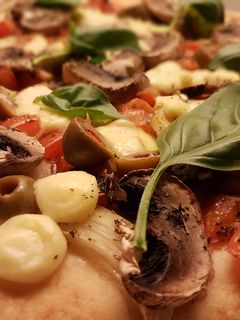 Una foto de Pizza Caprese
