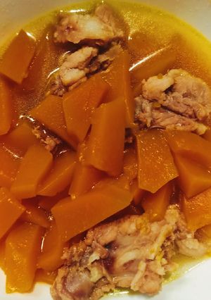 Hình của món Canh bí đỏ hầm xương.