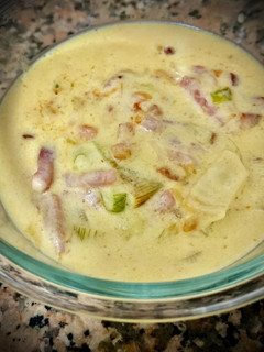 Una foto de Salsa de quesos, cebolla y bacon para carnes, pasta... ¡para todo! - Receta de Batch cooking