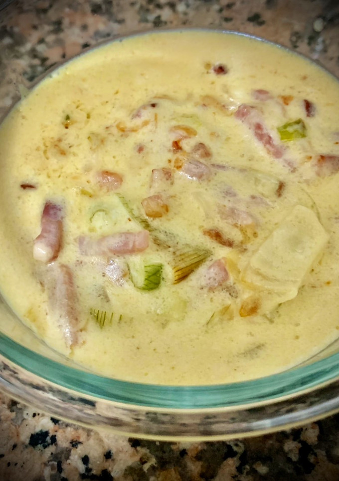 Una foto de Salsa de quesos, cebolla y bacon para carnes, pasta... ¡para todo! - Receta de Batch cooking