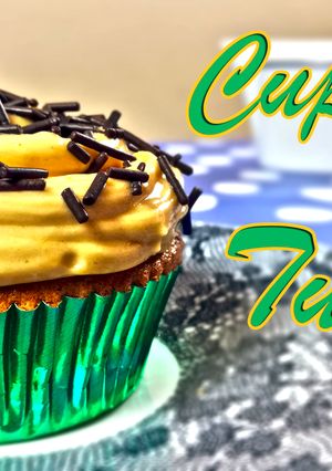 Una foto de Cupcakes de turrón | Cupcakes navideños 🎅 | Como hacer Cupcakes