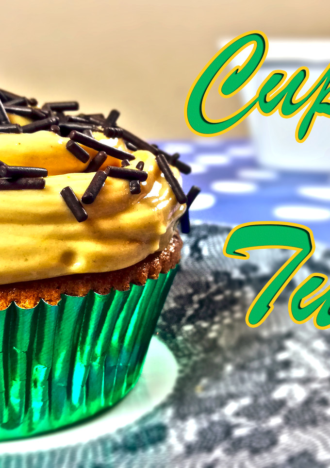 Una foto de Cupcakes de turrón | Cupcakes navideños 🎅 | Como hacer Cupcakes