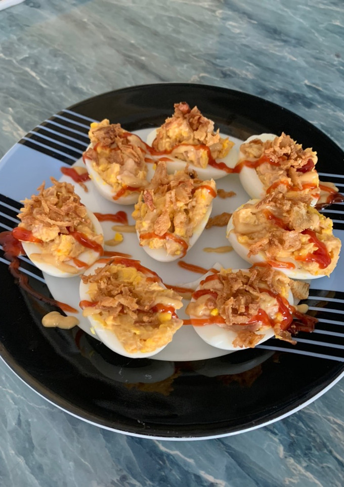 Una foto de Huevos 🥚 rellenos de atún 👌