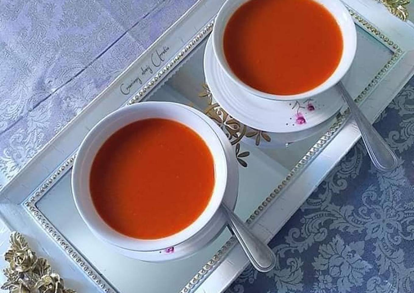 Gazpacho de pimientos del piquillos y con toque de alcaparras