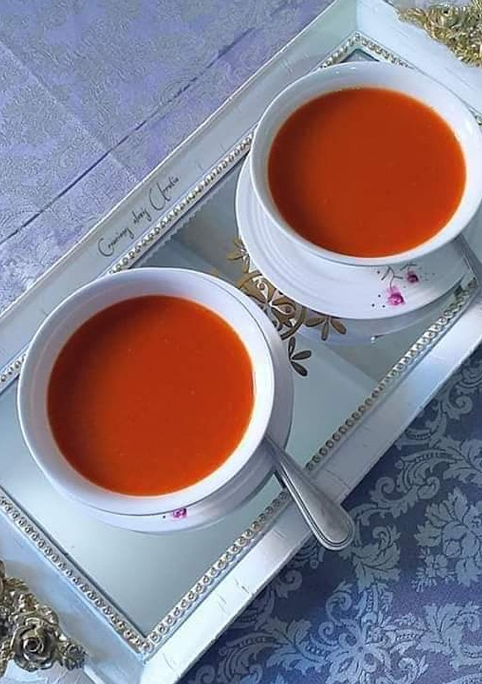 Una foto de Gazpacho de pimientos del piquillos y con toque de alcaparras