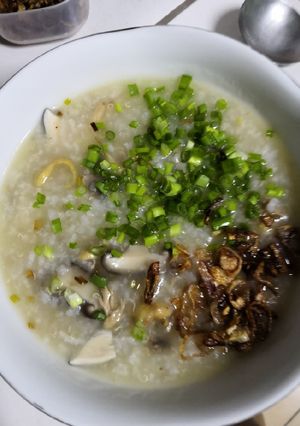 Hình của món Cháo Quinoa gà nấm đông cô.