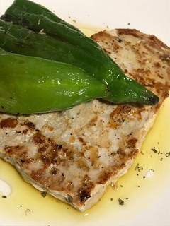 Una foto de Keto Atún a la plancha con pimientos