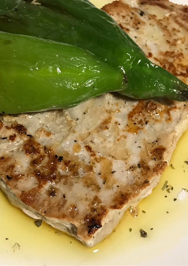 Una foto de Keto Atún a la plancha con pimientos