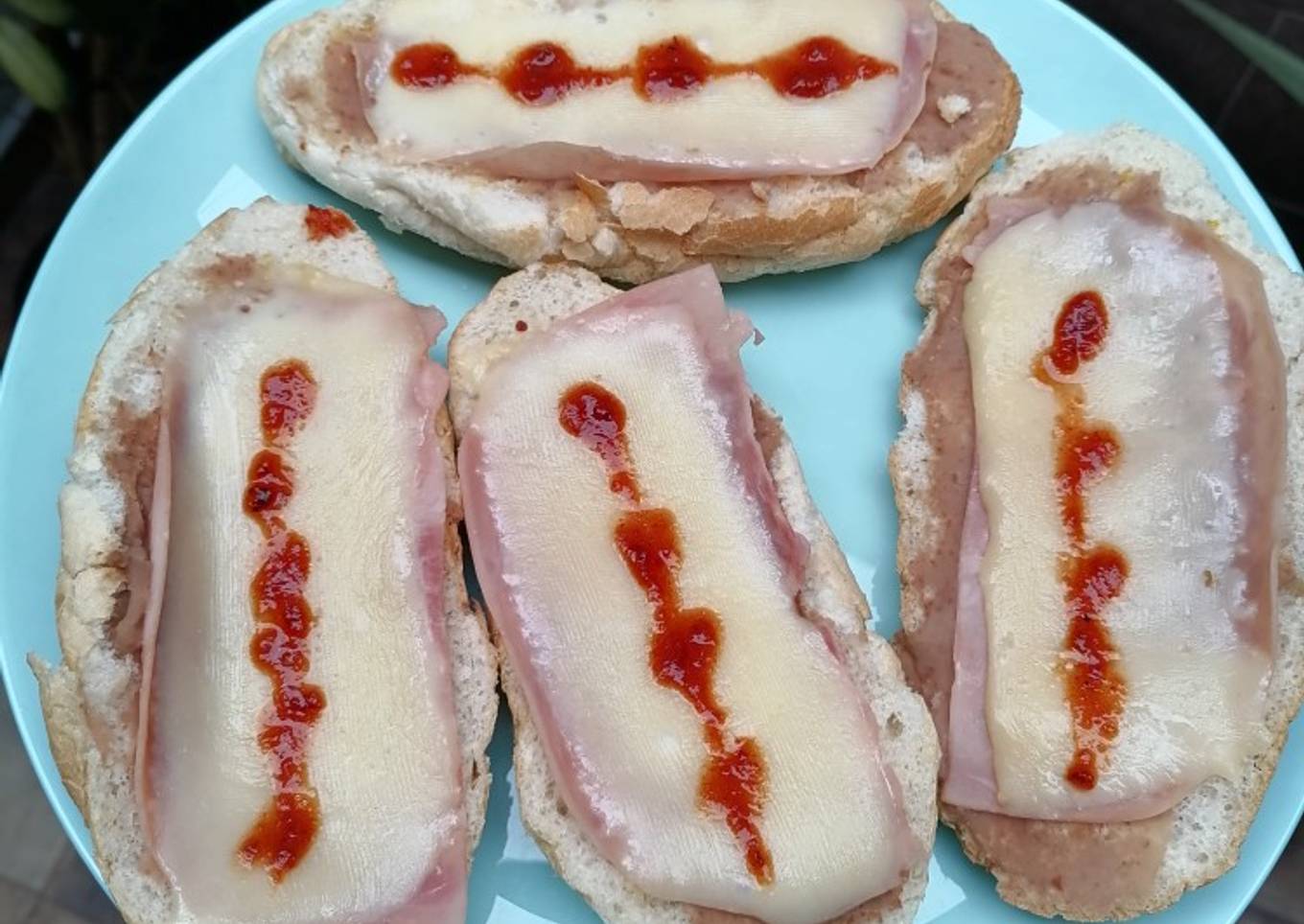 Molletes con jam贸n 馃い