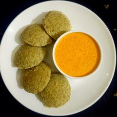A picture of Mung bean Sprouts idli.