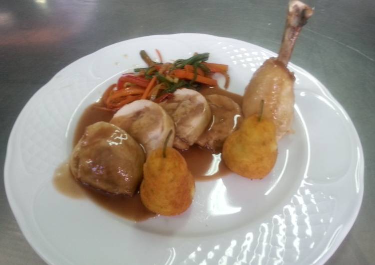 Jamoncitos de pollo rellenos de muselina
		con wok de verduras y patatas pera