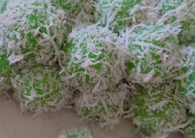 Cara Membuat Kue Klepon Dari Tepung Ketan Resep KLEPON tepung ketan oleh home_kitchen - Cookpad