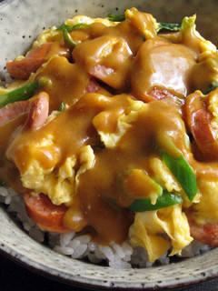 A picture of Sausage & Egg Rice Bowl with Curry Sauce.