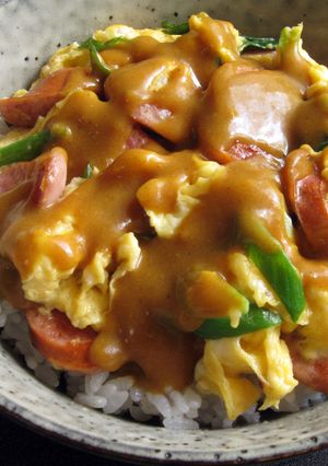 A picture of Sausage & Egg Rice Bowl with Curry Sauce.