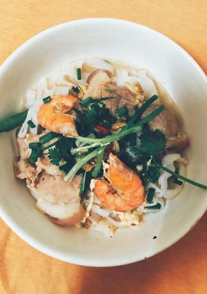 Hình của món Mì Quảng tôm thịt trứng.