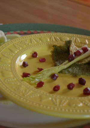 Foto di Frittatina di pesto al sedano, mandorle e melograno