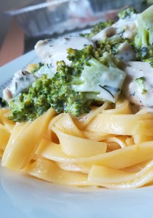 O poză a rețetei Paste cu piept de pui și broccoli.