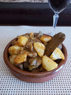 Una foto de Cazuela de Ternera con Champiñón y Patatas