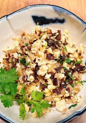 Hình của món Đậu hũ xào nấm mèo.