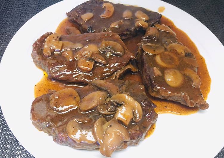 Bagaimana Menyiapkan Roast beef mushrooms sauce ala Chef Turnip Anti Gagal