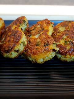आलू टिक्की (aloo tikki recipe in Hindi) रेसिपी मुख्य फोटो