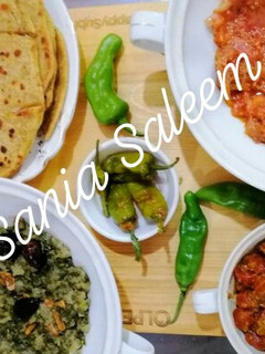 A picture of Pure Desi Platter Tamatar Pyaz ki Chutney and Baisan ki Roti.