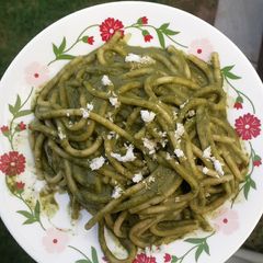 A picture of Pesto spaghetti.