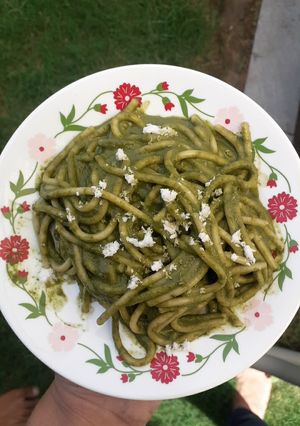 A picture of Pesto spaghetti.